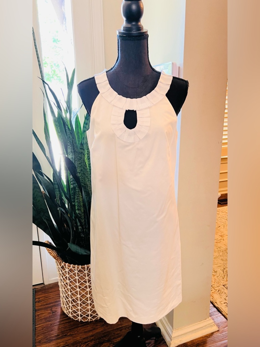 J.Crew White Ruffle Neck Shift Dress Size 6 Sleeveless Keyhole Front Classic